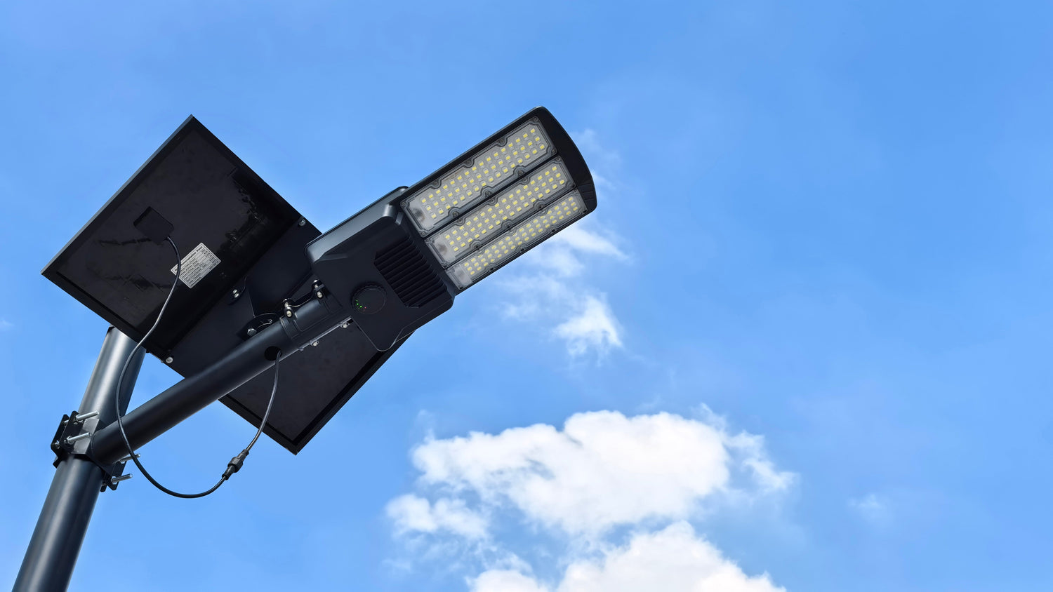 Light Up the Night: Meet the Solar Street Light That’s Revolutionizing Outdoor Lighting