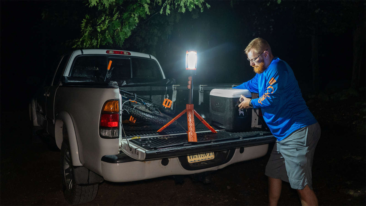 The Perfect Companion for Outdoor Adventures: A Guide to Choosing Multifunctional Camping Light